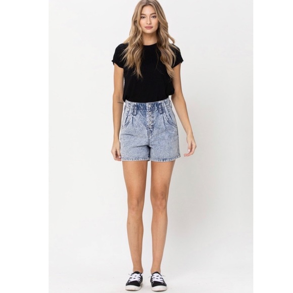 Just In// Vervet •Sasha Super High Rise Button Up Shorts in Acid Wash - Picture 8 of 10